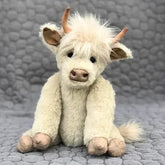 Vaca das Highlands usando flores