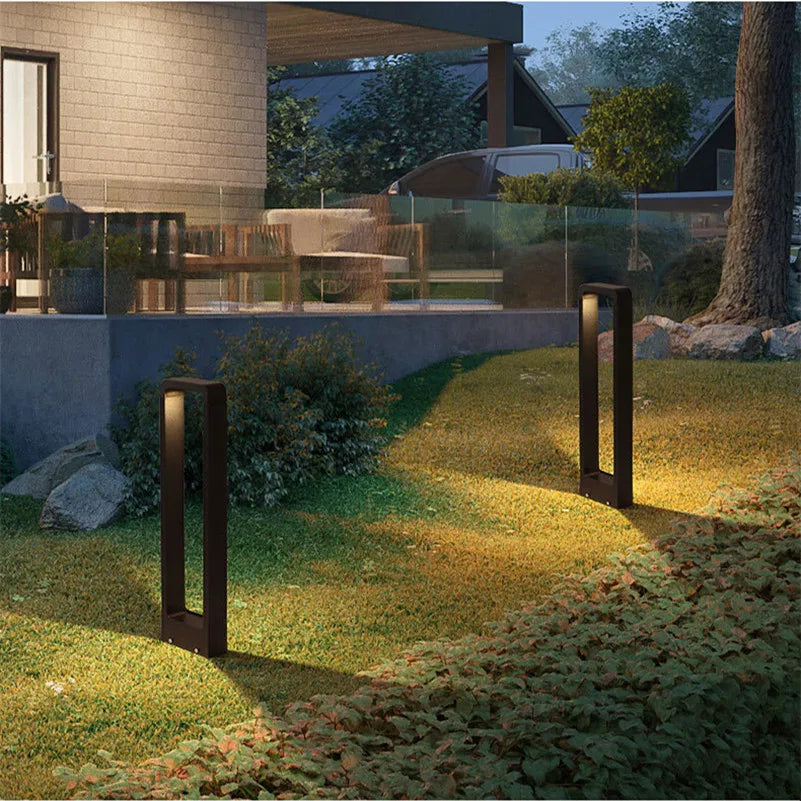 Luminária de Chão para Área Externa GardenGlow | Ilumine seu Caminho com Estilo