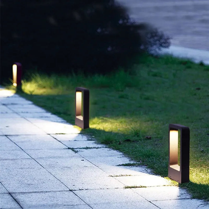 Luminária de Chão para Área Externa GardenGlow | Ilumine seu Caminho com Estilo
