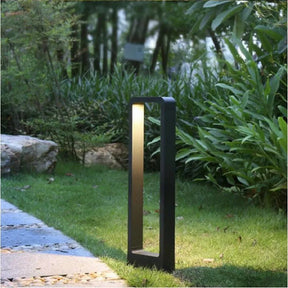 Luminária de Chão para Área Externa GardenGlow | Ilumine seu Caminho com Estilo