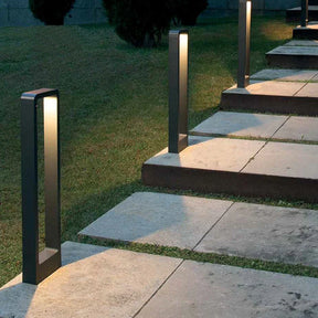 Luminária de Chão para Área Externa GardenGlow | Ilumine seu Caminho com Estilo