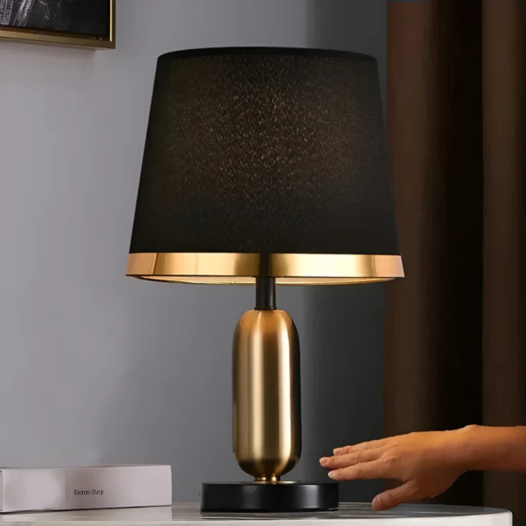 Luminária de Mesa Vintage Preta e Dourada | Luz de Destaque Retrô Moderna
