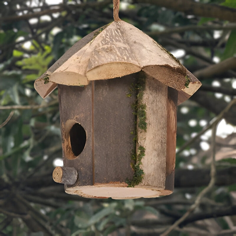 Casinha de Passarinho de Madeira – Design de Cabana com Corda para Pendurar e Resistente às Intempéries