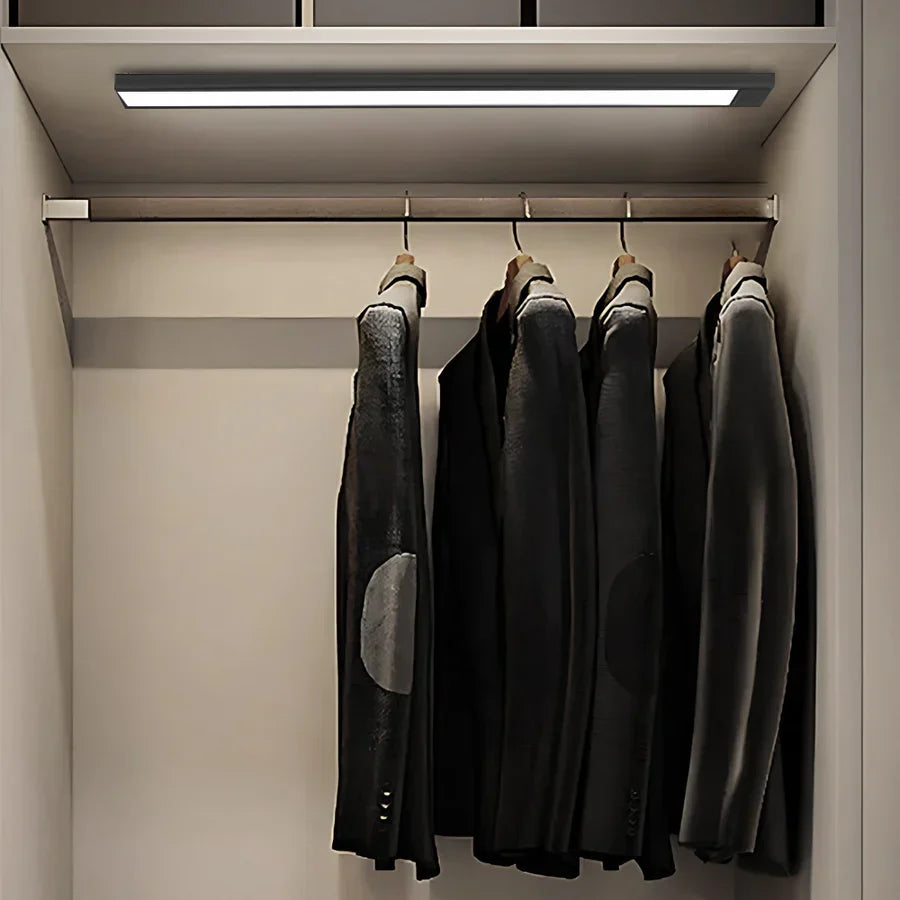Luz de Arm ário com Sensor de Movimento