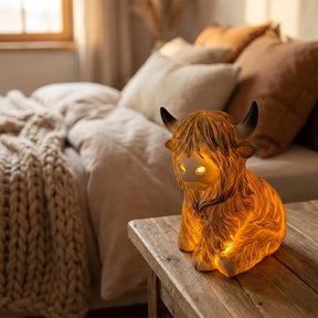 Luminária Noturna de Resina de Vaca Highland – Luz Âmbar Acolhedora e Abajur Decorativo