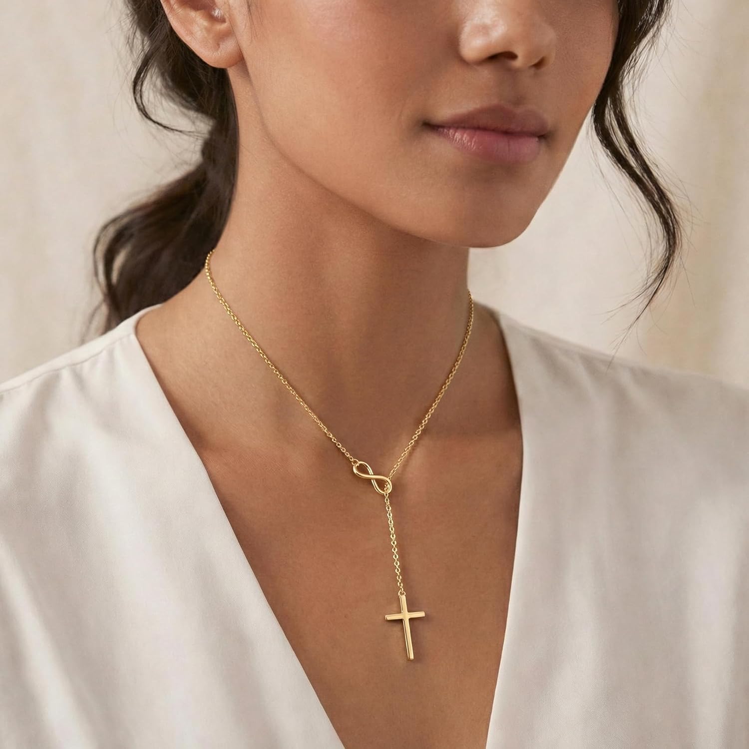 Colar com Pingente de Cruz e Infinito Folheado a Ouro para o Dia das Mães
