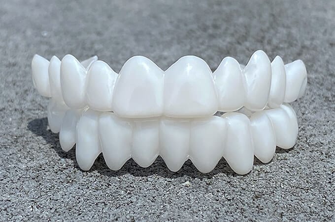 Prótese Dentária – Encaixe Flexível de Aparência Natural e Conforto Indolor