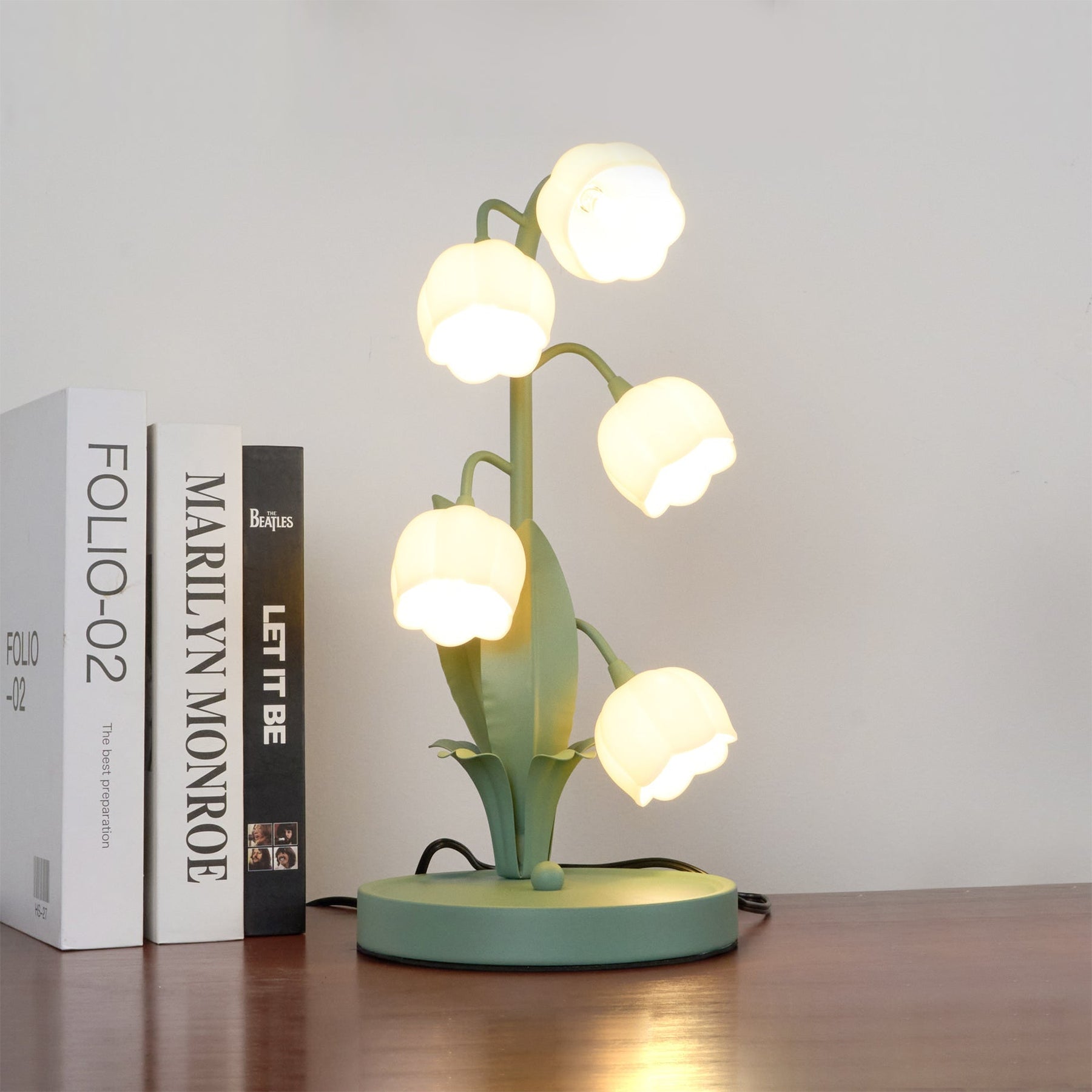 Luminária de Mesa Bell Orchid | Iluminação Floral Elegante para Interiores
