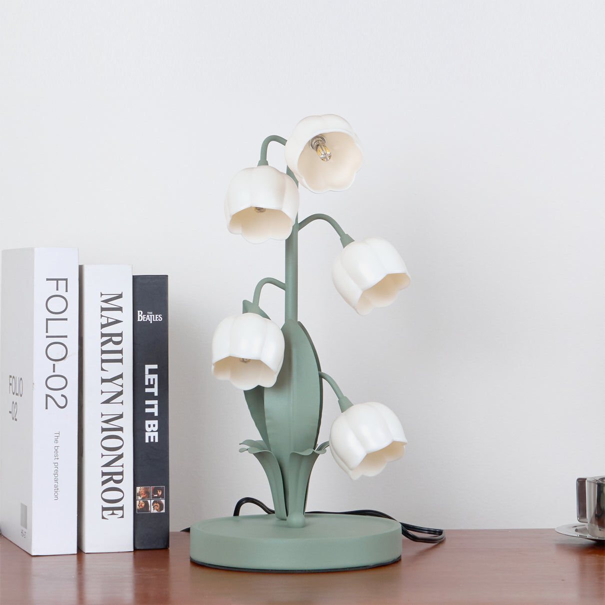 Luminária de Mesa Bell Orchid | Iluminação Floral Elegante para Interiores