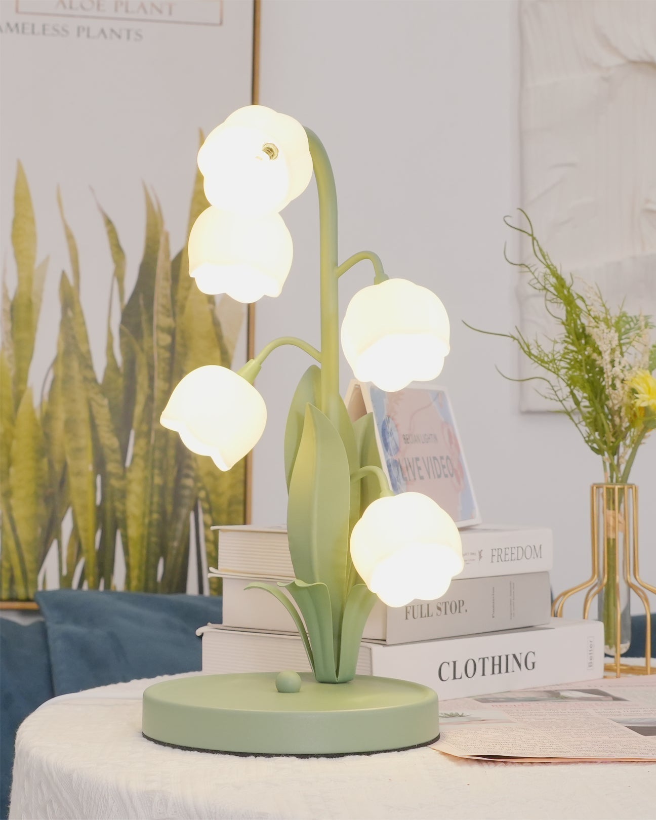 Luminária de Mesa Bell Orchid | Iluminação Floral Elegante para Interiores