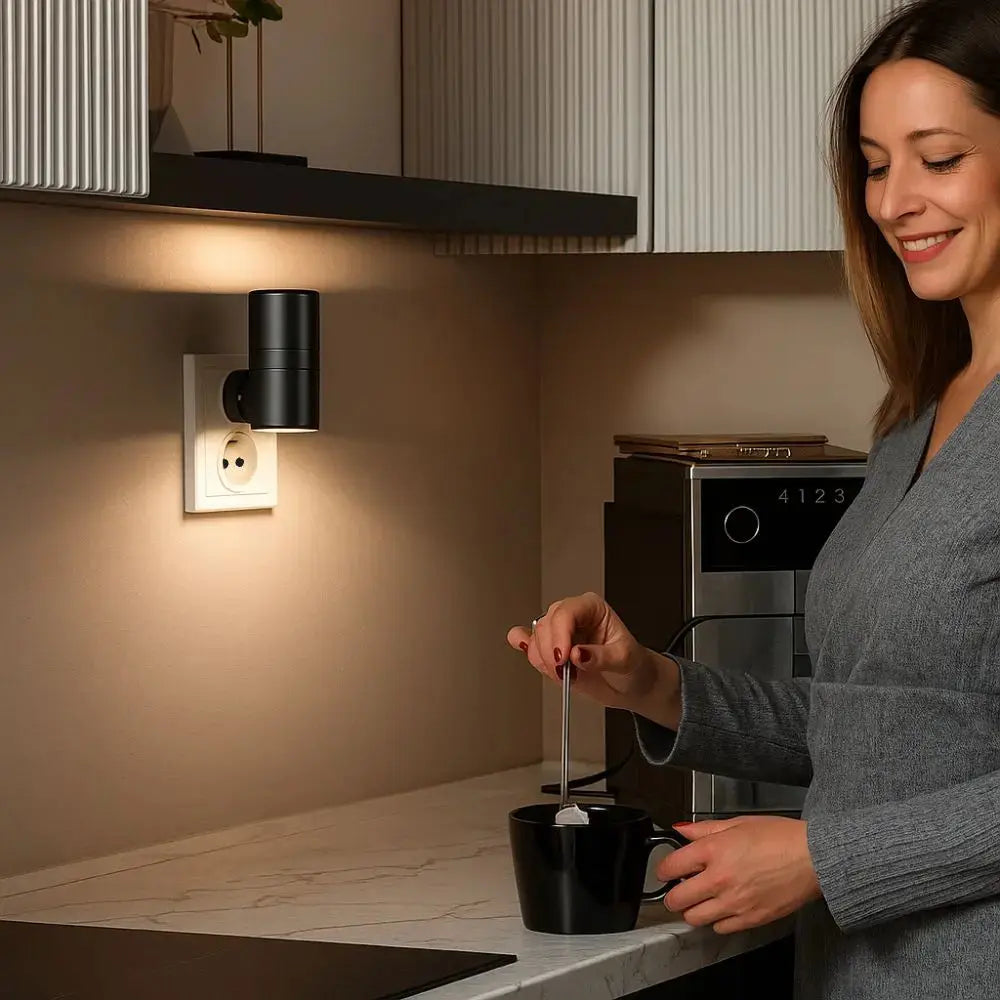 Luz Noturna LED de Tomada – Sensor de Anoitecer, Brilho Aconchegante e Eficiente em Energia