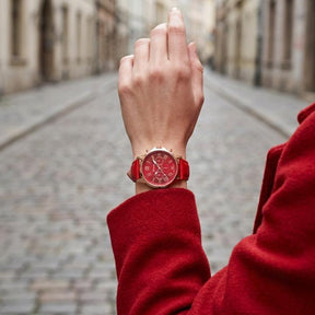 Relógio Feminino Elegante – Pulseira de Couro, Mostrador com Algarismos Romanos e Design Clássico