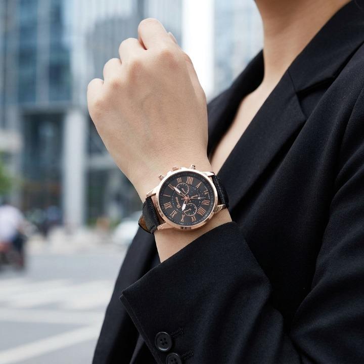 Relógio Feminino Elegante – Pulseira de Couro, Mostrador com Algarismos Romanos e Design Clássico
