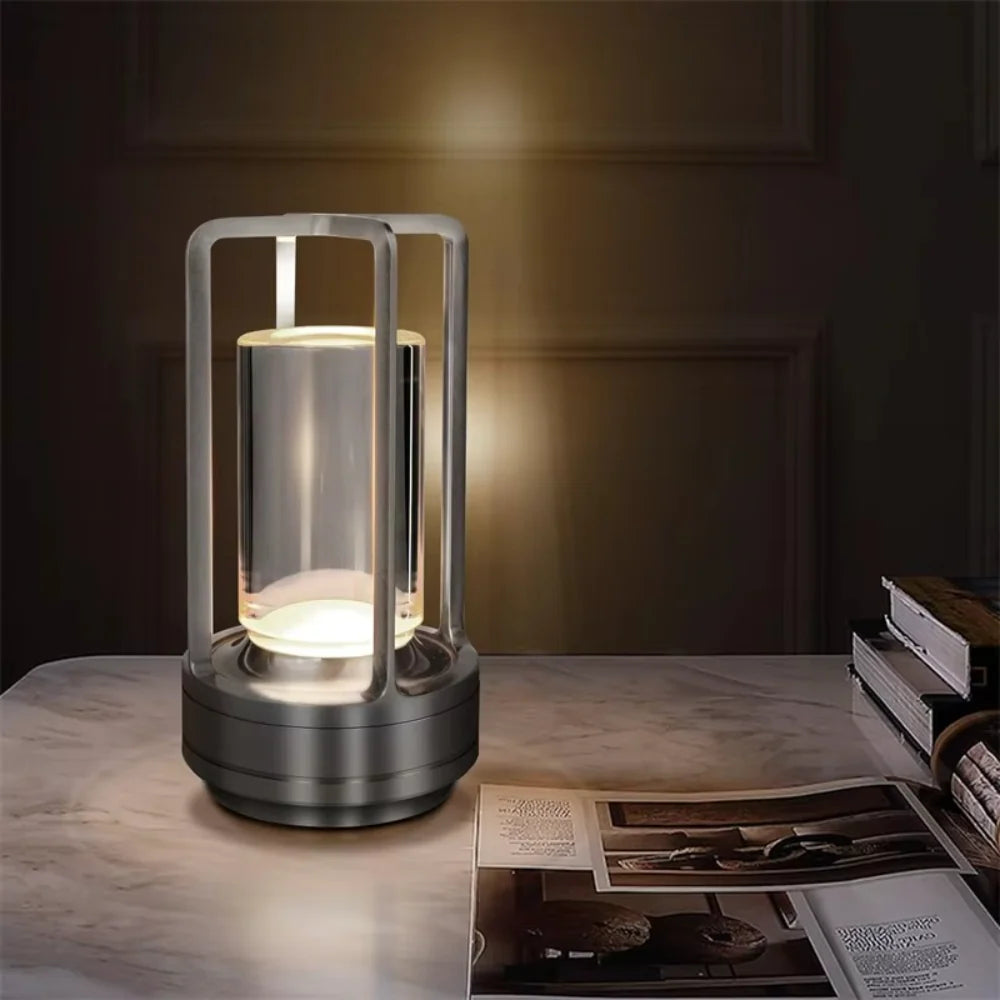 Luminária de Mesa Moderna em Metal Cilíndrica com LED para Decoração