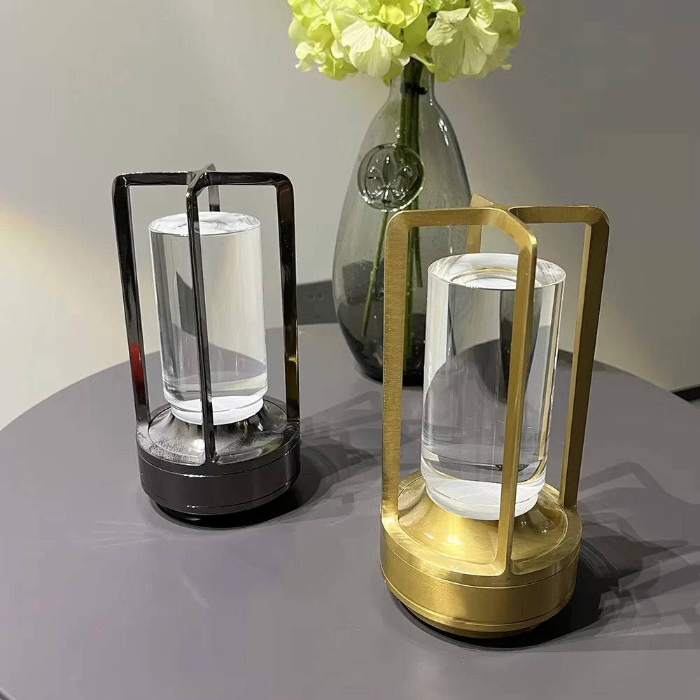 Luminária de Mesa Moderna em Metal Cilíndrica com LED para Decoração