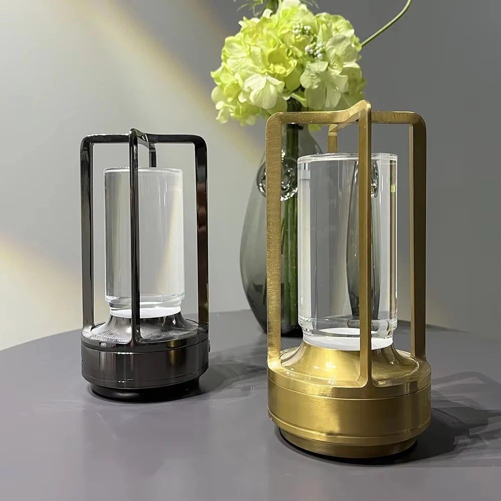 Luminária de Mesa Moderna em Metal Cilíndrica com LED para Decoração