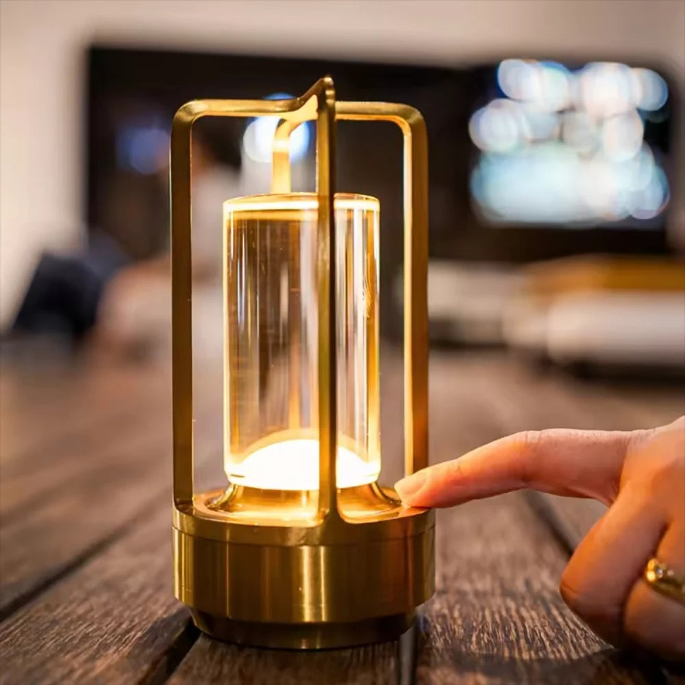 Luminária de Mesa Moderna em Metal Cilíndrica com LED para Decoração