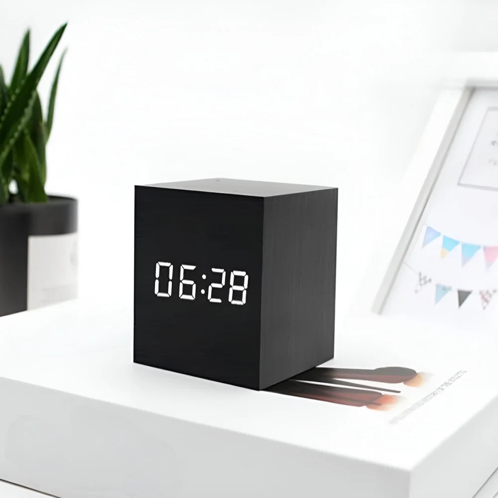 Despertador Digital de LED em Cubo