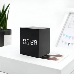 Despertador Digital de LED em Cubo