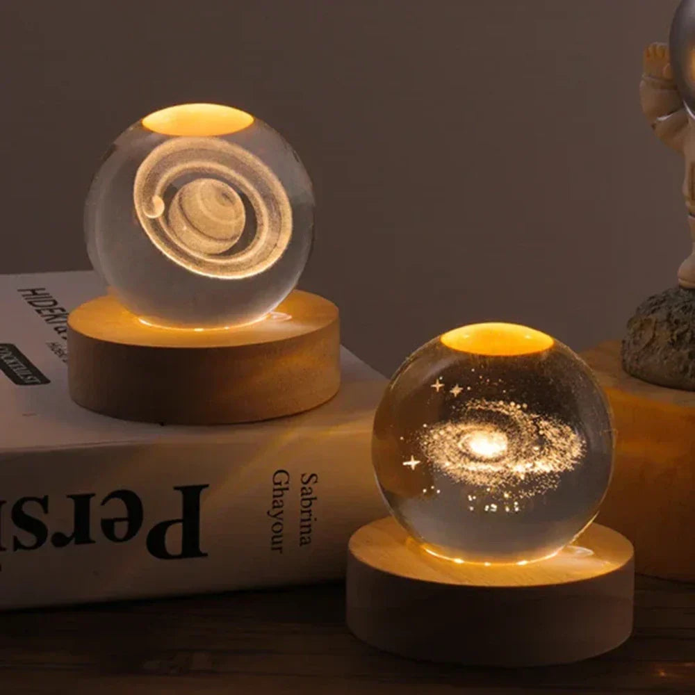 Luminária de Mesa LED Globo de Cristal 3D com Planeta Gravado