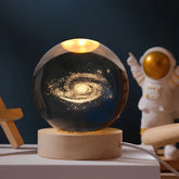 Luminária de Mesa LED Globo de Cristal 3D com Planeta Gravado