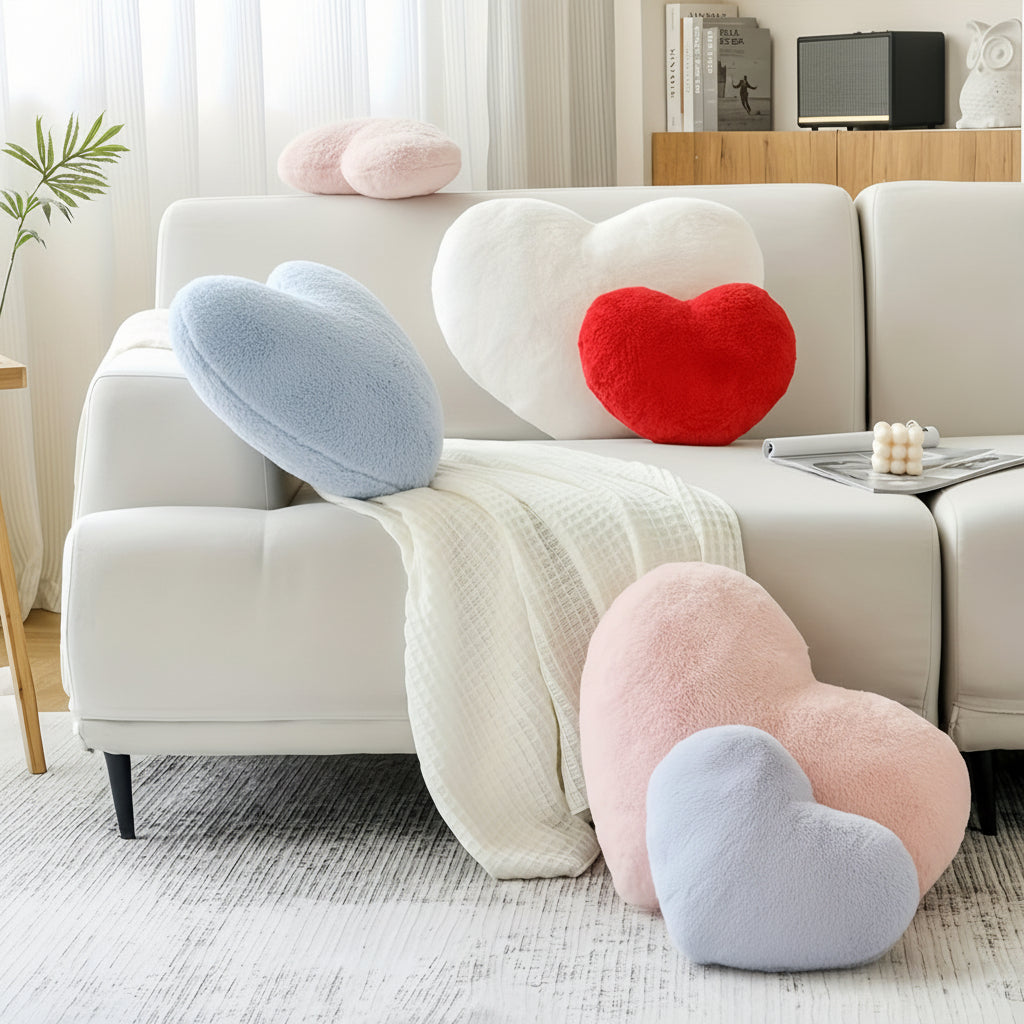 Almofada Decorativa de Pelúcia em Formato de Coração para Sofá