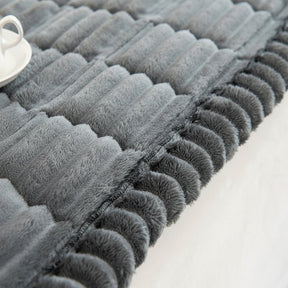 Capa de sofá de pelúcia com bordas plissadas, proteção e conforto para sofá