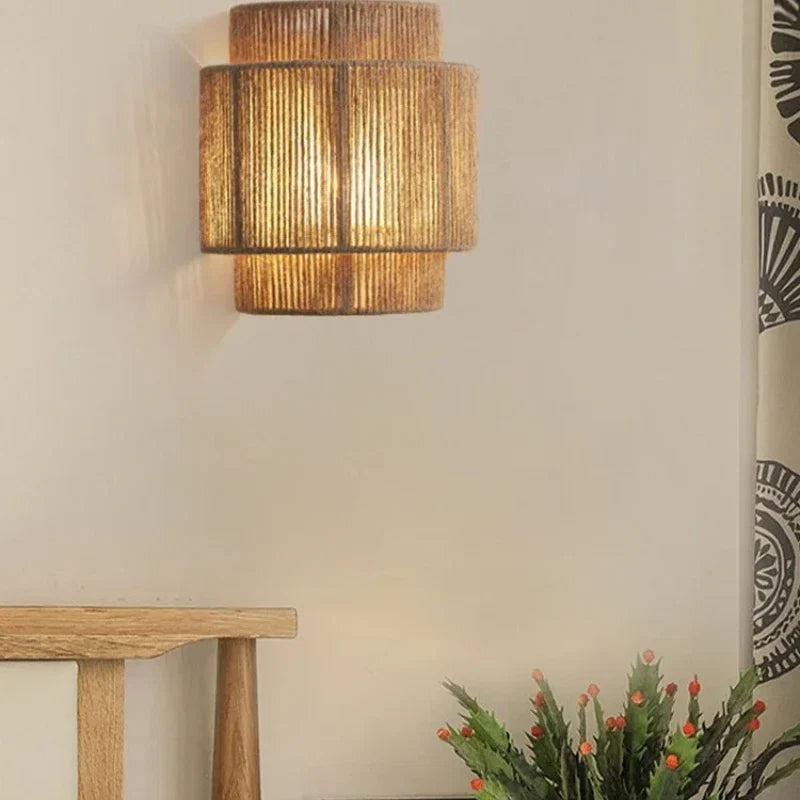 Arandela de Parede em Rattan Feita à Mão – Estilo Boho Natural