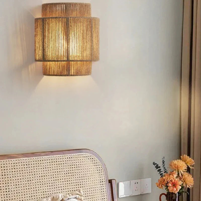 Arandela de Parede em Rattan Feita à Mão – Estilo Boho Natural