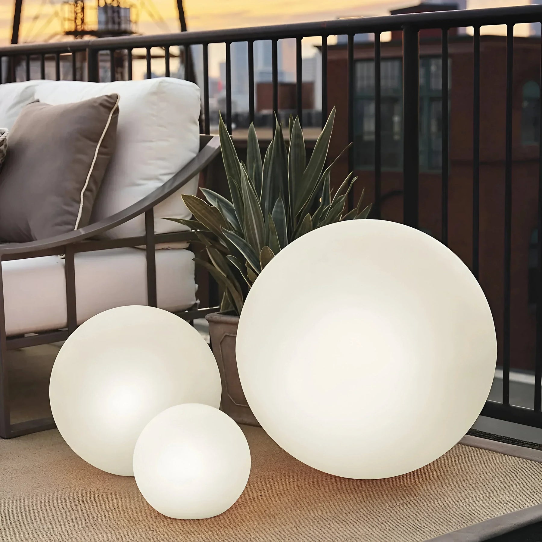 Luminária Globo de Jardim – LumiGlobe LED Solar à Prova de Intempéries e para Área Externa