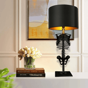 Luminária de Mesa com Detalhe de Esqueleto Gótico