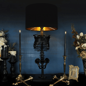 Luminária de Mesa com Detalhe de Esqueleto Gótico