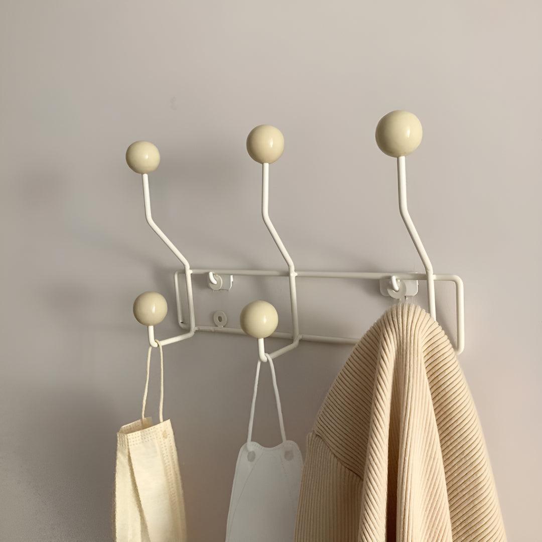Cabideiro de Parede Mid-Century – Organizador de Entrada Elegante com 3 Ganchos