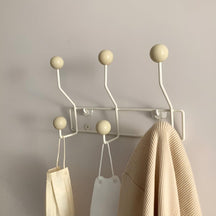 Cabideiro de Parede Mid-Century – Organizador de Entrada Elegante com 3 Ganchos