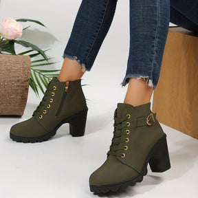 Bota Feminina de Cano Curto com Salto Bloco e Cadarço Casual