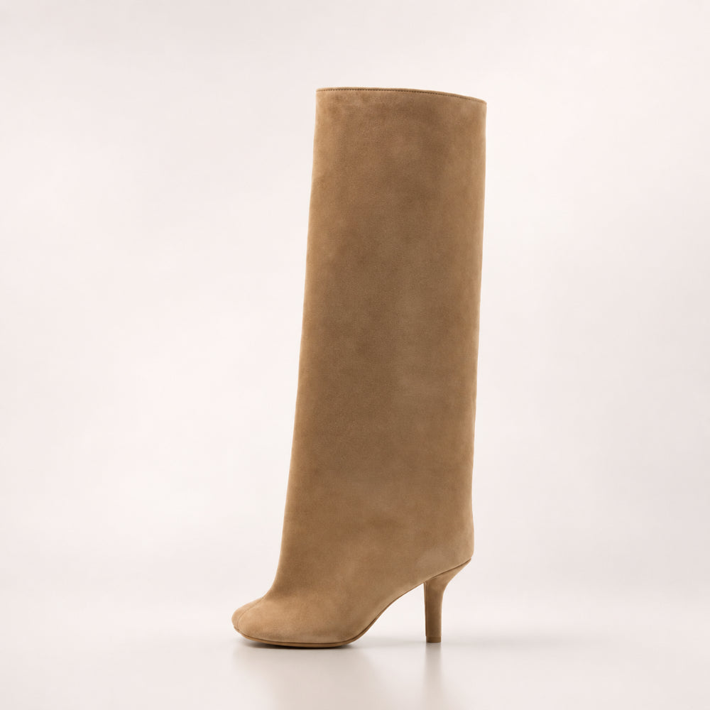 Bota de camurça feminina de cano alto com bico fino e modelo pull-on da moda