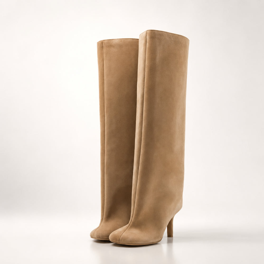 Bota de camurça feminina de cano alto com bico fino e modelo pull-on da moda