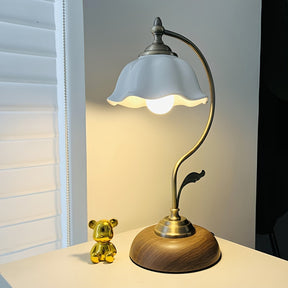 Luminária de Mesa Vintage "Goose Neck" | Abajur de Cabeceira de Latão Antigo com USB