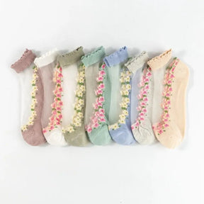 Meias soquete com detalhes em renda e estampa floral, ajuste confortável