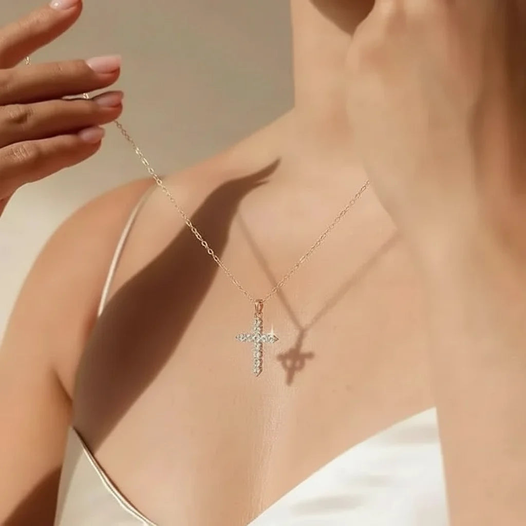Colar com Pingente de Cruz e Coroa Joia de Fé Dourada Prateada