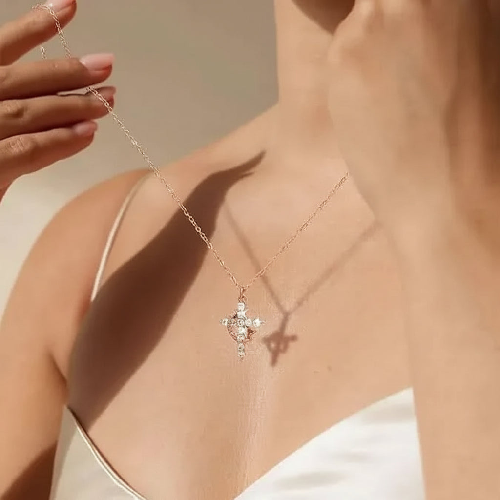 Colar com Pingente de Cruz e Coroa Joia de Fé Dourada Prateada