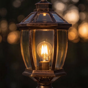 Outdoor pillar light with aluminum frame and glass shade – image 4