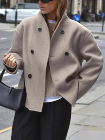 Trendy, loose-fitting jacket with button closure for women
