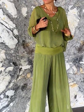 Elegante conjunto de duas peças com calça pantalona em chiffon