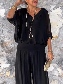 Elegante conjunto de duas peças com calça pantalona em chiffon