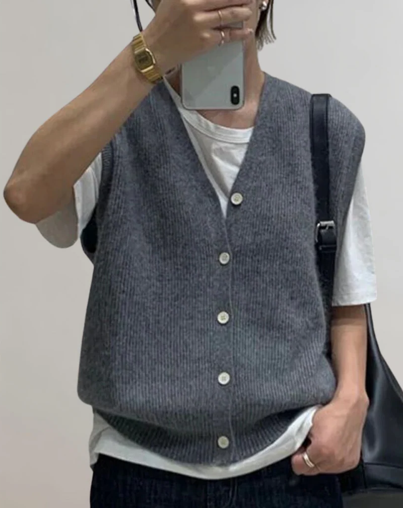 Casual knitted waistcoat with button placket