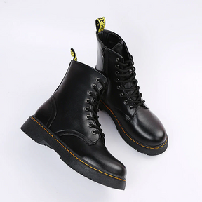Comfortable boots with laces and a zipper
