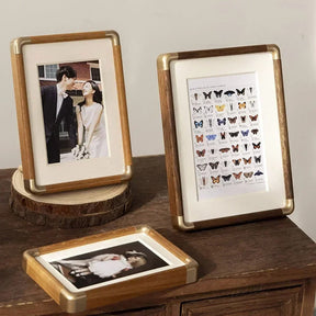 Porta-Retrato de Mesa Brooks | Design Vintage em Madeira e Latão