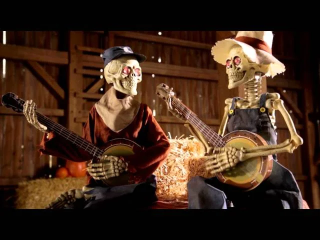 Esqueletos Animados Divertidos Tocando Banjo em Duelo