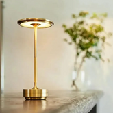 Bezprzewodowa lampa stołowa